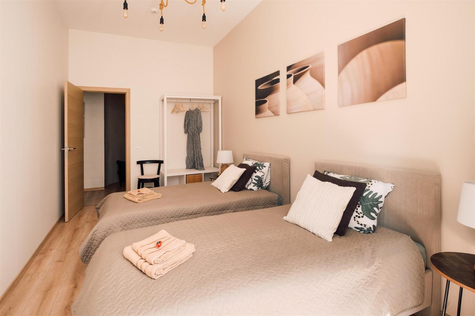 Harmony Apartment/9 Guests/ 4 Bedroom / Old Town *